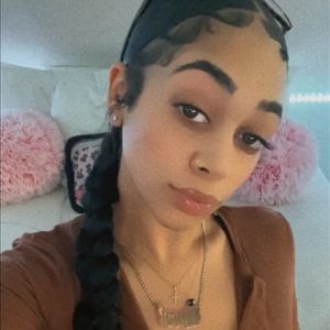 Meet your Posher, Elyse